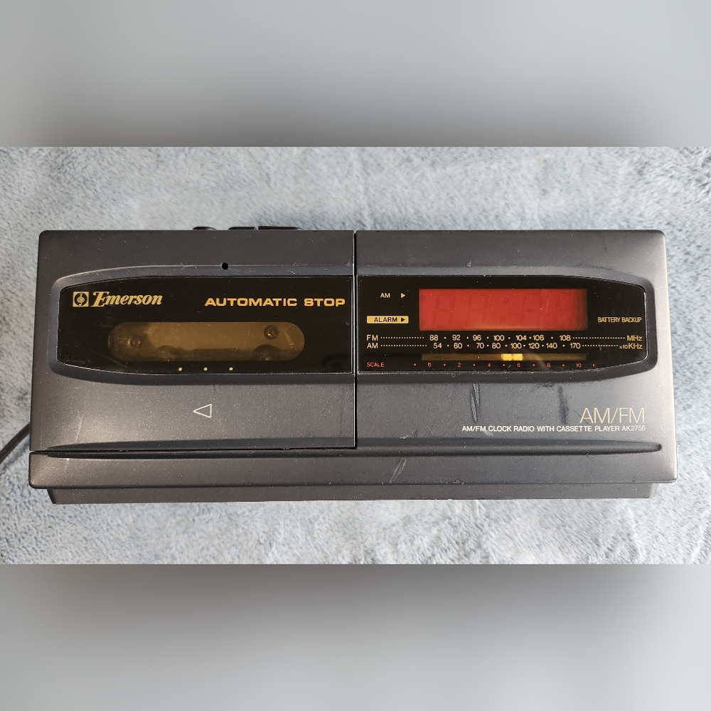 Vintage Emerson AM FM Digital Alarm Clock Radio w Cassette Player